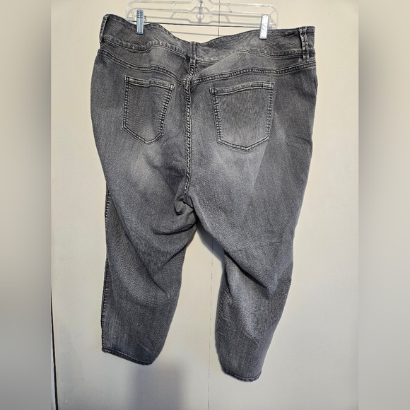 Torrid Women's Faded Black Skinny Capri Jeans - Size 24 - Picture 3 of 4